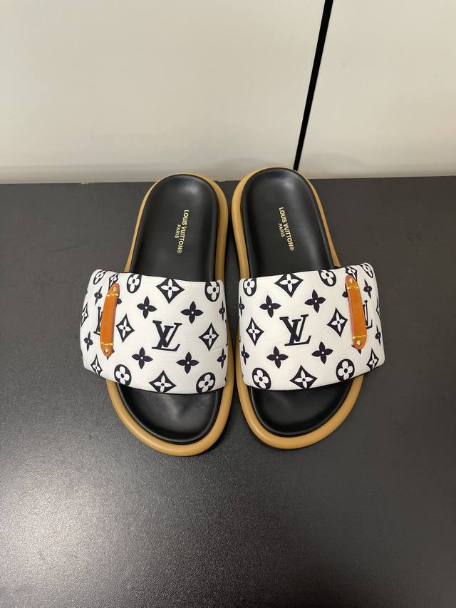 Louis Vuitton 路易威登 Lv专柜同步24Ss夏季新款拖鞋 慵懒感穿搭bi备 开始期待夏天denim Girl码住 实用 百搭 又好穿 了 魔术贴凉