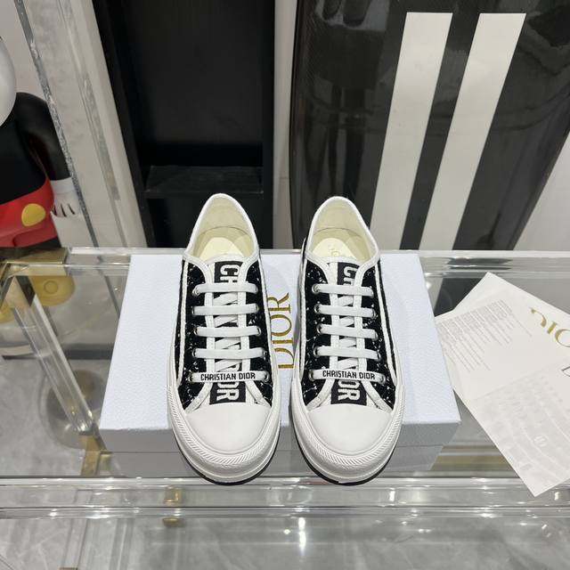 Dior迪奥 2024 Walk N系列 老花 刺绣 厚底帆布鞋 休闲运动鞋 这款 Walk N Dior 厚底运动鞋是一款时尚单品 提升该系列的格调 Obli