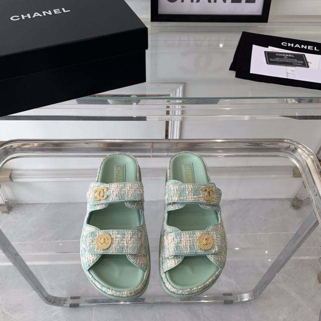 Chanel新款沙滩凉鞋 顶级版本 超级版正 超火爆款式 仙女出行必备单品 进口原版材料鞋面 羊皮垫脚 原版全层真皮大底 Size:35-40