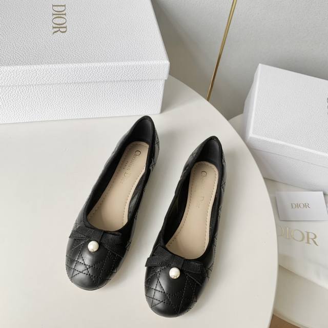 Dior迪奥2024年新款cd珍珠蝴蝶结平底单鞋芭蕾舞女鞋 正码:35-39 订做34.40.41