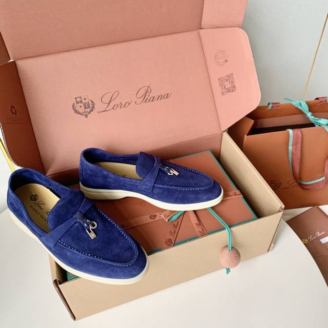 Loro Piana Lp手工乐福鞋情侣款 Summer Charms Walk 舒适的尽头是lp吧 软胶底 素有踩云感之称 细腻麂皮鞋面 柔和而有质感 羊皮内