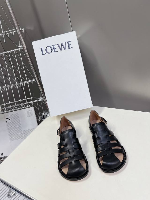 罗意威loewe Campo2024玛丽珍乐福鞋 Loewe全新campo玛丽珍鞋来自2024早春秀场 延续品牌设计师jonathan Anderson一贯的玩
