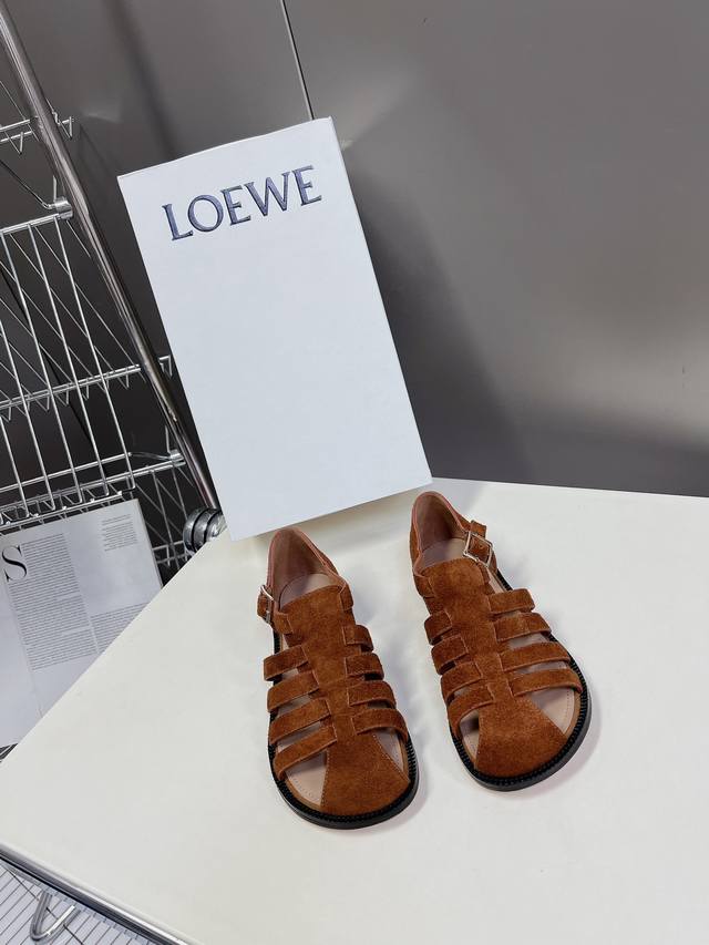 罗意威loewe Campo2024玛丽珍乐福鞋 Loewe全新campo玛丽珍鞋来自2024早春秀场 延续品牌设计师jonathan Anderson一贯的玩