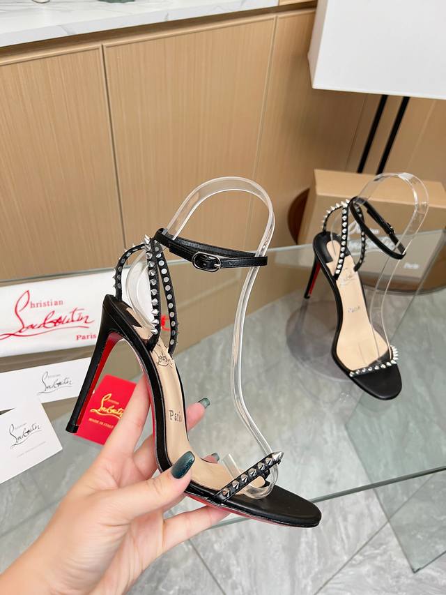 Christianlouboutin路铂廷 Cl红底鞋 全球限量 来自拉斯维加斯的祝福灵感来自拉斯维加斯的炫彩霓虹 手工制作 精致工艺收藏级作品 绝对吸睛的存在