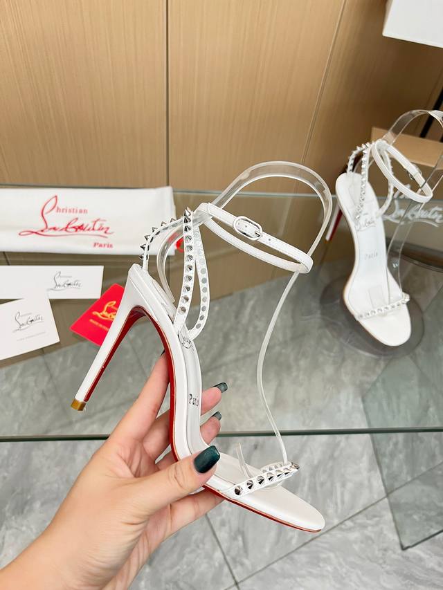 Christianlouboutin路铂廷 Cl红底鞋 全球限量 来自拉斯维加斯的祝福灵感来自拉斯维加斯的炫彩霓虹 手工制作 精致工艺收藏级作品 绝对吸睛的存在