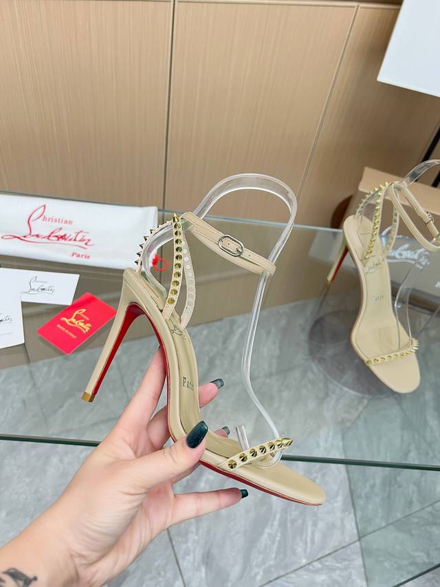 Christianlouboutin路铂廷 Cl红底鞋 全球限量 来自拉斯维加斯的祝福灵感来自拉斯维加斯的炫彩霓虹 手工制作 精致工艺收藏级作品 绝对吸睛的存在