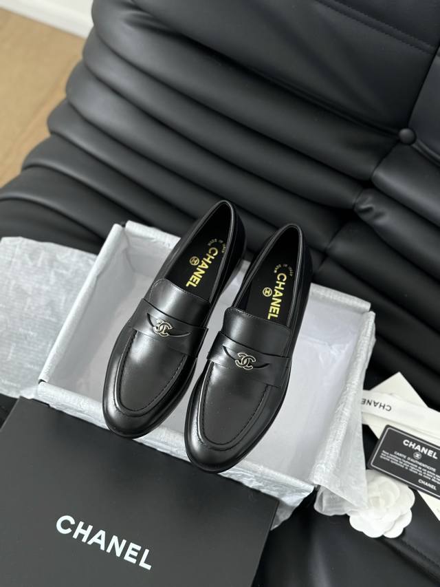 Chanel 24P新品经典双c乐福鞋 鞋面采用进口小牛皮 内里踮脚均为丝绸羊皮 意大利进口牛皮大底 Size 35-39 40 41定制