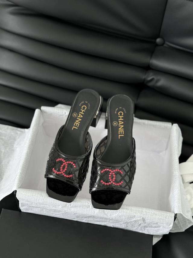 Chanel24P早春系列烫钻拖鞋 新款抢先发售 原版烫钻工艺 内里垫脚羊皮 真皮大底 Size:35-39 其他码数定