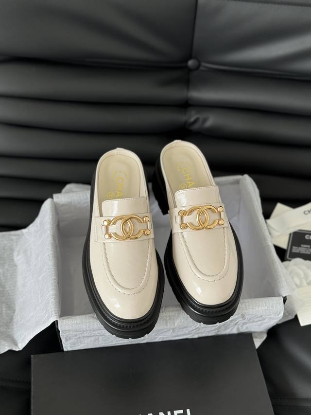 Chanel 24新款英伦风半拖系列 一脚蹬系列 鞋面牛漆皮 内里羊皮 原版大底 Size:35-39 40定