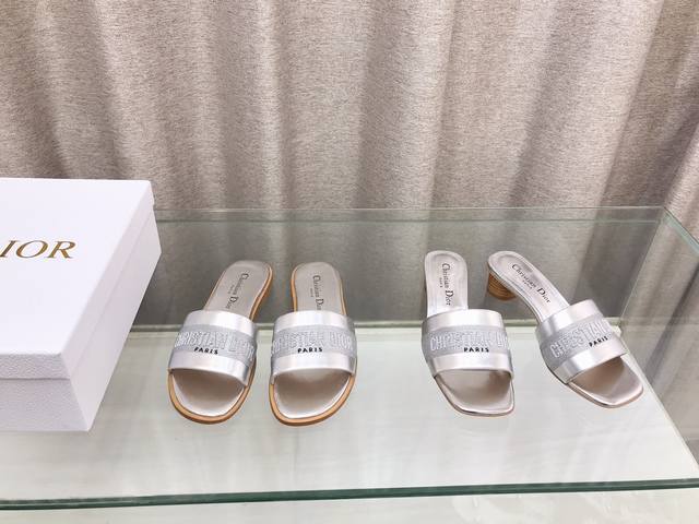 Dior2024春夏新款dway平底一字拖拼色女鞋 Cd字母logo立体刺绣圆柱跟凉鞋 方头粗跟凉拖鞋 原版开发市面顶级版本 鞋面 原版一致水洗牛皮电绣高温水溶