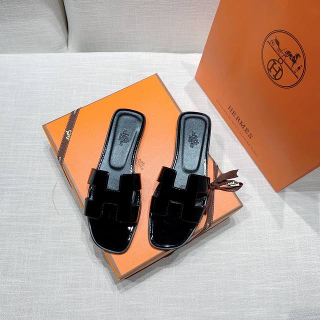 2021漆皮系列全新改版 Herm s 包装升级 版型做工材料升级 Hermes市场最高版本纯手工鞋 顶级产品爱马仕拖鞋 经典之最 真正的手工鞋 连针线走线数量