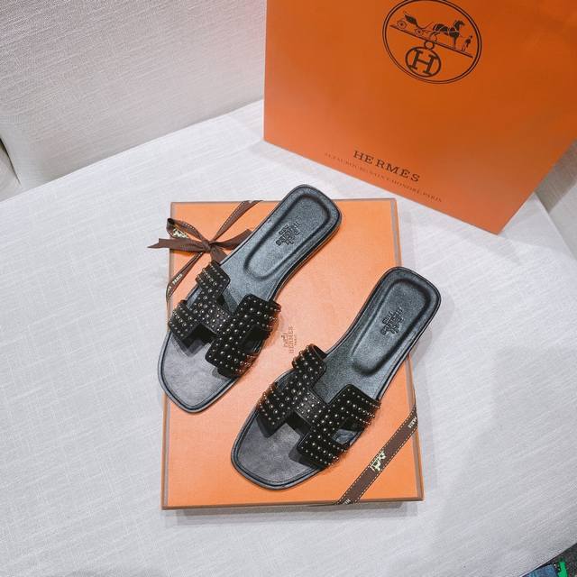 2021铆钉系列全新改版 Herm s 包装升级 版型做工材料升级 Hermes市场最高版本纯手工鞋 顶级产品爱马仕拖鞋 经典之最 真正的手工鞋 连针线走线数量