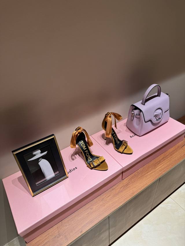 最高版出厂 Tom Ford Padlock 纽结后包高跟凉鞋 正品购入 重金开模 纯合金金属材质鞋跟 区别于上一代 顶级质感 Tom Ford 的 Padlo