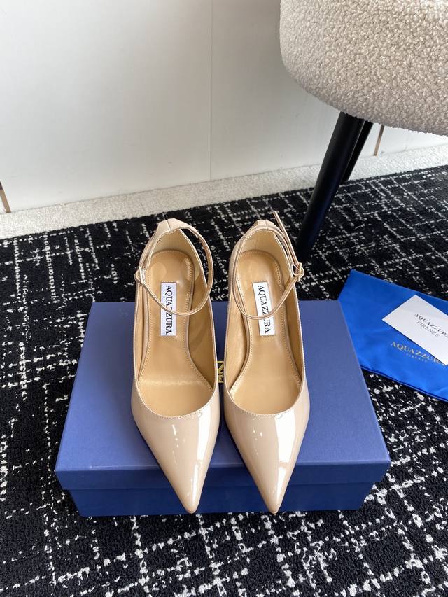 代购级 Aquazzura 24Ss 惊艳火爆款 菠萝 王室贵族的钟爱雍容华贵 气质高雅 到手如图柜级品质 进口麂皮 漆皮 内里 羊皮 意大利真a级真皮大底 跟