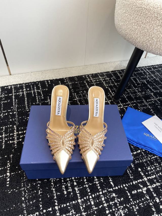 代购级 Aquazzura 24Ss 惊艳火爆款 菠萝 王室贵族的钟爱雍容华贵 气质高雅 到手如图柜级品质 进口真丝 璀璨别致水钻饰扣 小羊皮内里 意大利真a级