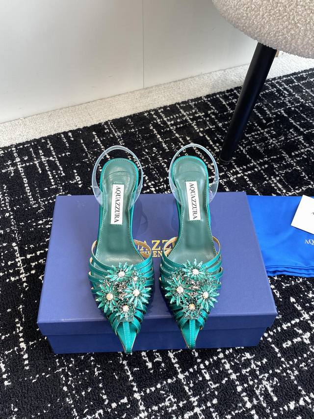 代购级 Aquazzura 24Ss 惊艳火爆款 菠萝 王室贵族的钟爱雍容华贵 气质高雅 到手如图柜级品质 进口真丝 璀璨别致水钻饰扣 小羊皮内里 意大利真a级