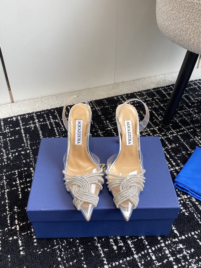 代购级 Aquazzura 24Ss 惊艳火爆款 菠萝 王室贵族的钟爱雍容华贵 气质高雅 到手如图柜级品质 进口真丝 Pv C透明片面料 璀璨别致水钻饰扣 小羊