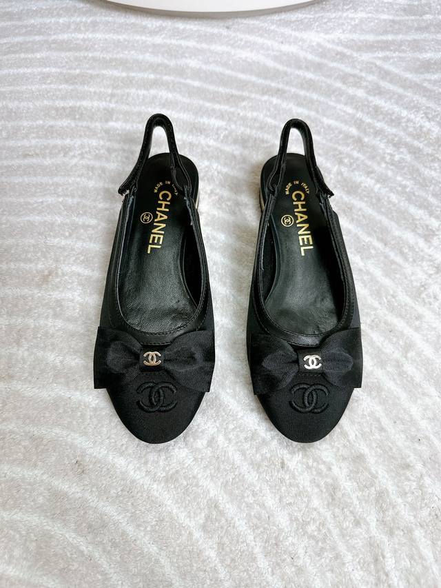 顶级版本 出厂 Chanel香奈儿24S 春夏 凉鞋 专柜品质 每年必入的经典款之一 最新蝴蝶结拼色 设计 更加彰显和品味 所有材质都根据原版定制 购入正品开发