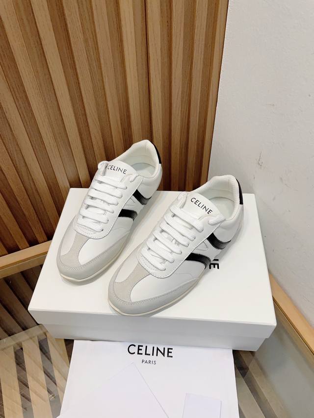 Celine 赛琳2024春夏新款低系带运动板鞋 这款使用小牛皮和绒面皮拼接鞋面 简约的设计搭配侧面皮革作为点缀整体视觉特别耐看又好搭配 鞋面 牛皮拼接麂皮 内