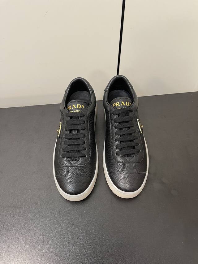 男款 10 Prada Ss24 New Arrival P家24饼干德训鞋情侣款阿甘鞋新品 软得没朋友啊 脚感超级软糯 鞋面材质 摔纹牛皮 内垫 羊皮 原版大