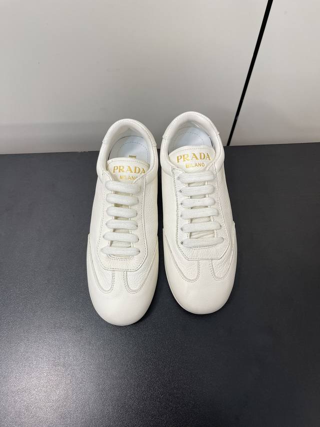 男款 10 Prada Ss24 New Arrival P家24饼干德训鞋情侣款阿甘鞋新品 软得没朋友啊 脚感超级软糯 鞋面材质 摔纹牛皮 内垫 羊皮 原版大