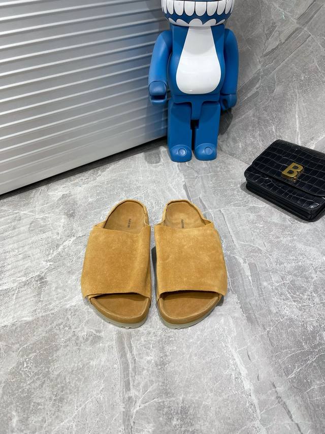 Fear Of Godbirkenstock联名勃肯系列拖鞋 脚背双交叉魔术带设计 极简主义 糖果色调 舒适度极佳 勃肯的鞋子一定要上脚穿了 你才知道它有多香