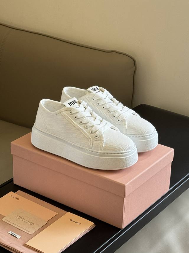 顶级版本 Miumiu Ss24 帆布鞋新品 Miu 24春夏厚底帆布鞋 简约造型 超轻发泡鞋底 脚感妥妥满分 好穿好搭 增高6Cm Size 35-41