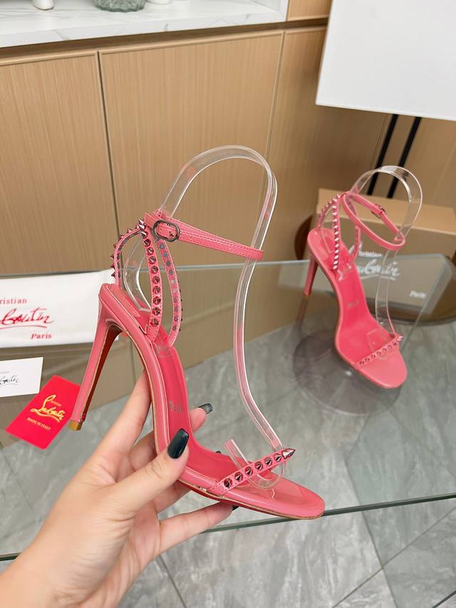 Christianlouboutin路铂廷 Cl红底鞋 全球限量 来自拉斯维加斯的祝福灵感来自拉斯维加斯的炫彩霓虹 手工制作 精致工艺收藏级作品 绝对吸睛的存在