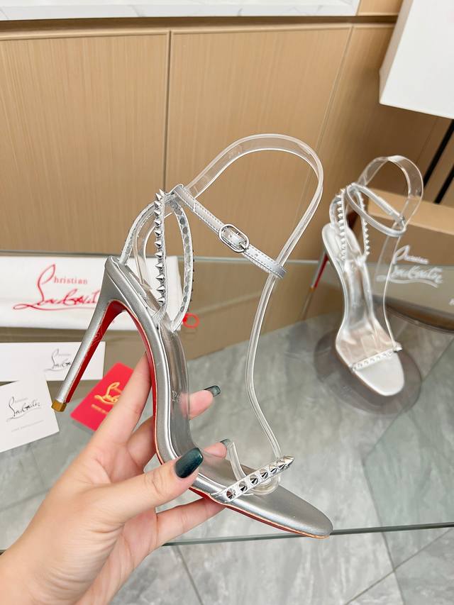 Christianlouboutin路铂廷 Cl红底鞋 全球限量 来自拉斯维加斯的祝福灵感来自拉斯维加斯的炫彩霓虹 手工制作 精致工艺收藏级作品 绝对吸睛的存在