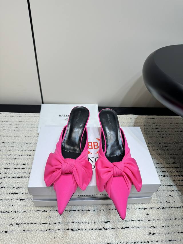 Balenciaga24 Ss 尖头高跟鞋 市场最高版本 绝对原版开发 英原版购入对照开发 特殊定制韩国进口柔光高弹力丝绸面料 进口羊皮做内里确保脚感舒适度 模