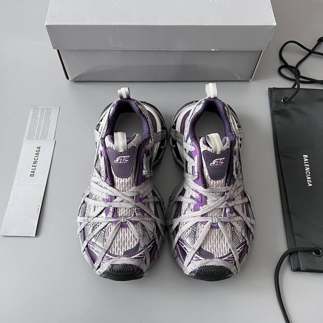 纯原版本balenciaga Phantom Sneaker 巴黎世家全新做旧十代绑带潮流跑鞋 在延续 Track Trainer 户外轮廓和复杂鞋面结构的同时