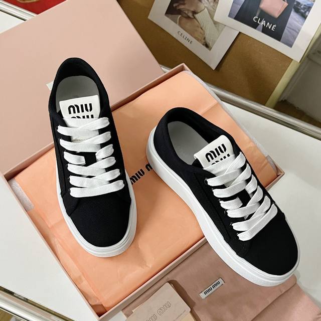 顶级版本 Miumiu缪缪 最新款 帆布 厚底 饼干鞋 牛仔布 休闲 运动鞋 原版购入开发 做货 这款休闲运动鞋体现了miu Miu特有的时尚态度 Miu Mi