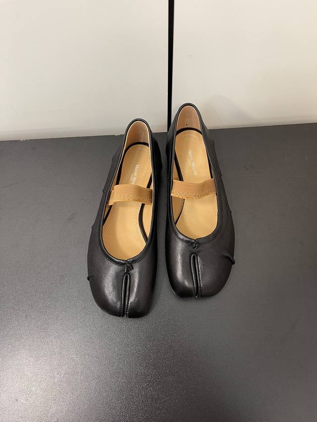 高定品质 Maison Margiela Mm6马吉拉24Ss新款皱褶分趾鞋 Tabi分趾芭蕾舞绑带单鞋 意产植鞣羊皮 欢迎对比 真正的原版大底 Size:35