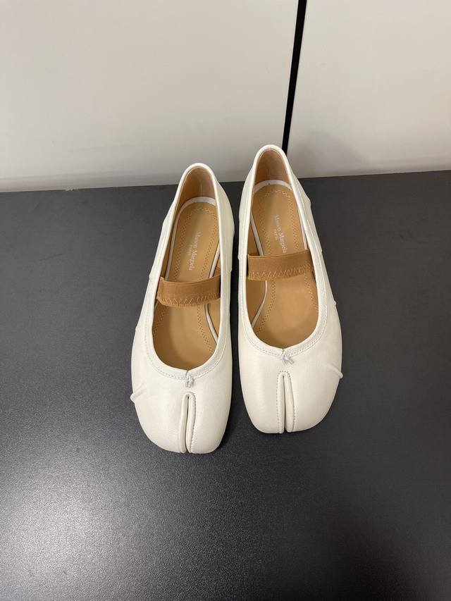 高定品质 Maison Margiela Mm6马吉拉24Ss新款皱褶分趾鞋 Tabi分趾芭蕾舞绑带单鞋 意产植鞣羊皮 欢迎对比 真正的原版大底 Size:35