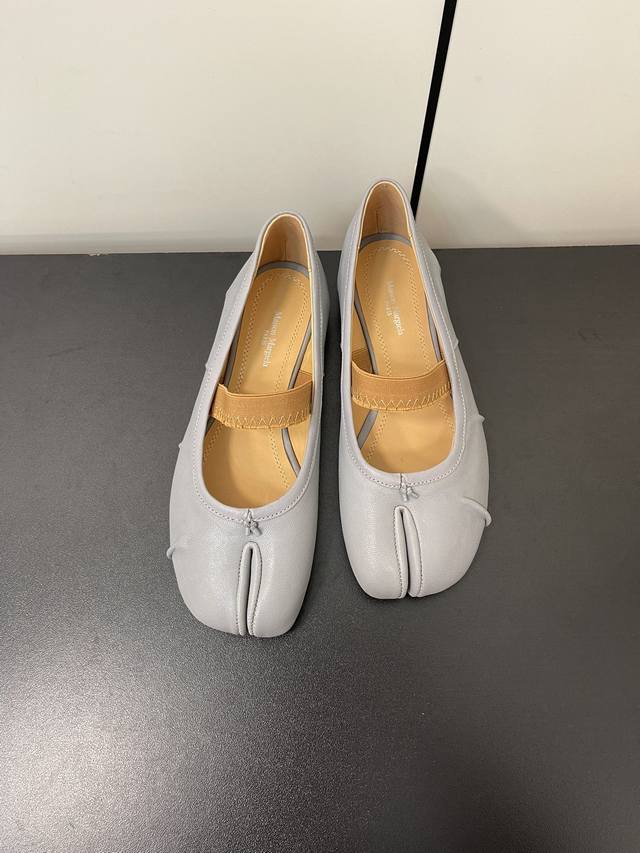 高定品质 Maison Margiela Mm6马吉拉24Ss新款皱褶分趾鞋 Tabi分趾芭蕾舞绑带单鞋 意产植鞣羊皮 欢迎对比 真正的原版大底 Size:35