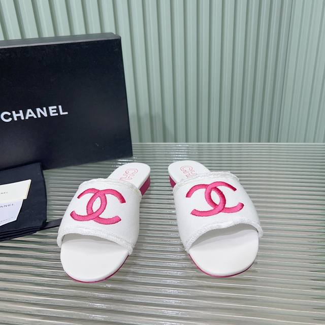 正确版 Chanel 24P New Arrival 小香24春夏凉拖新品 鞋面是卫衣毛圈料 搭配大logo刺绣 温和舒美 鞋面内里是羊皮 鞋底意大利进口牛皮