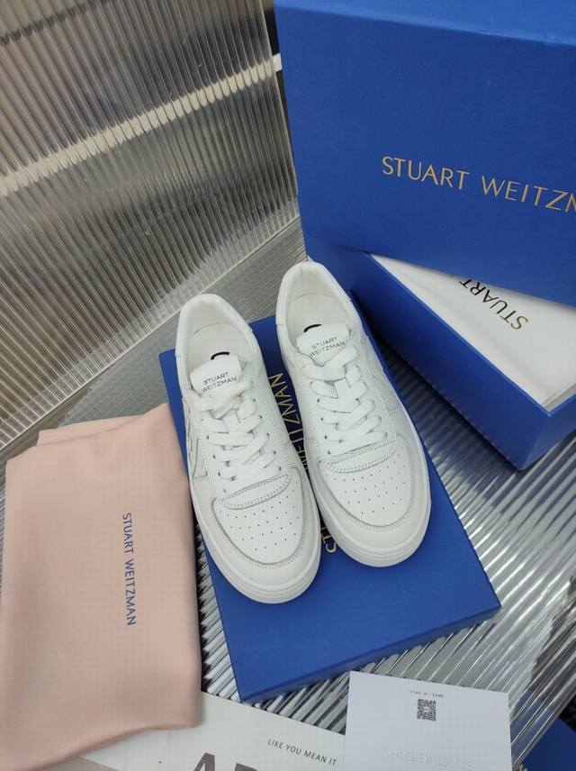 Stuart Weitzma* Sw最新小白鞋休闲板鞋... 鞋面原版皮料订制进口全小牛皮 好货看细节 简约休闲百搭小白鞋 洋溢着青春活力 完美精修鞋楦调试非常