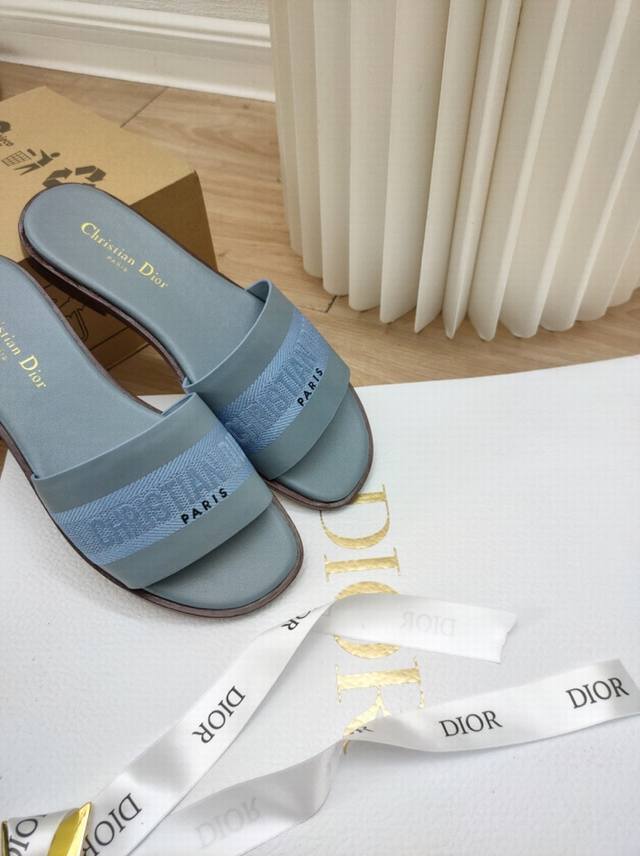 迪奥 Dior 2024 春夏新款女鞋 Cd字母刺绣logo平底拼色一字拖鞋 市面顶级版本 原版开发 进口真皮大底 35-39 40,41,42订做不退不换