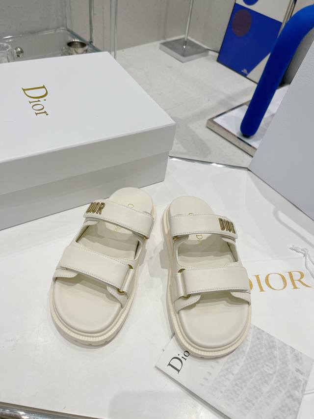 全新拖鞋系列 纯色系 豹纹系 最高版本 超赞 主打款 Dior D家2022新款新色系 魔术贴凉拖鞋 原版复刻 超耐看超百搭款 上脚非常舒适 显瘦又显白 鞋面原