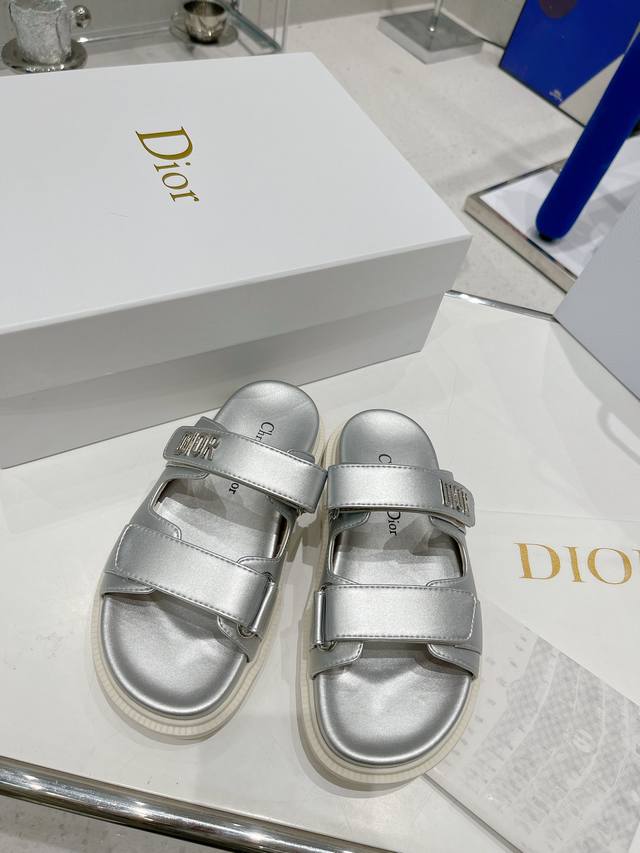 全新拖鞋系列 纯色系 豹纹系 最高版本 超赞 主打款 Dior D家2022新款新色系 魔术贴凉拖鞋 原版复刻 超耐看超百搭款 上脚非常舒适 显瘦又显白 鞋面原