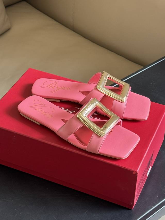 顶级品质 Roger Vivier Ss24 New Arrival Rv24春夏方扣拖鞋新品 方扣电镀质感超好 简约大方 金属质感和皮革光泽糅合 超出彩 羊皮