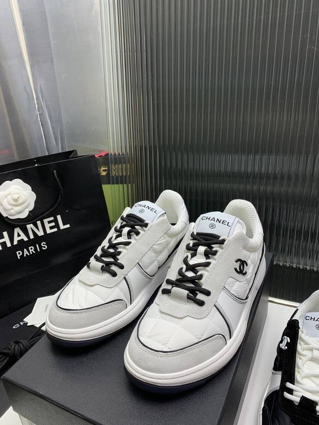 光面 Chanel 23C New Arrival 小香2023新款运动鞋 超好看的经典小白鞋款式 23年新配色都太好看了吧 全钻版面 采用施华洛水钻 钻面有几