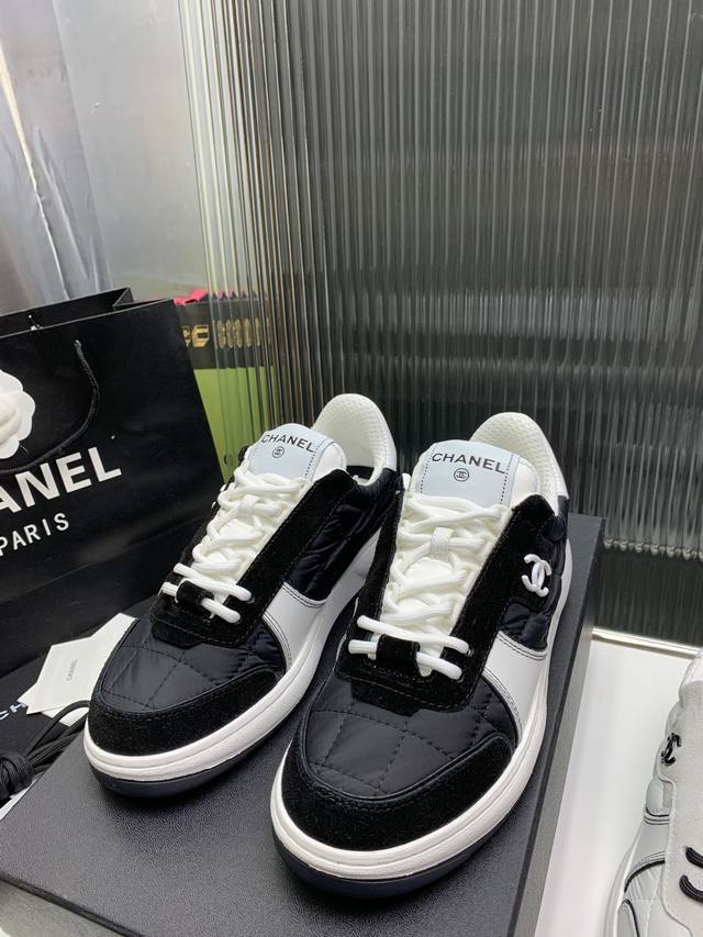 光面 Chanel 23C New Arrival 小香2023新款运动鞋 超好看的经典小白鞋款式 23年新配色都太好看了吧 全钻版面 采用施华洛水钻 钻面有几