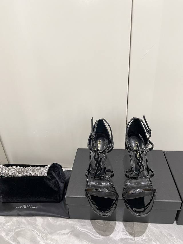 Ysl 经典款高跟凉鞋 唯有ysl最懂女人心 不接受反驳 超级无敌女人味神器 女人必备 Z品全身定制 自家开模五金扣件 完美一致 多对比市面上看图做货的区别哈