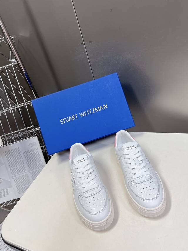 Stuart Weitzman高版本sw低帮休闲运动鞋华丽焕新经典系带款小白鞋 全新上线 恩缇韦曼专门为女性量身打造定制鞋楦 致力于为每一位现代女性打造舒适且奢