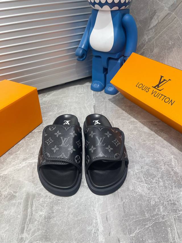 出厂 Louis Vuitton 路易威登2024 Lv Sunset Comfort联名款 平底凉鞋以精致拉菲草鞋面道出手工艺格调 搭配韧性鞋垫和轻盈微型外底