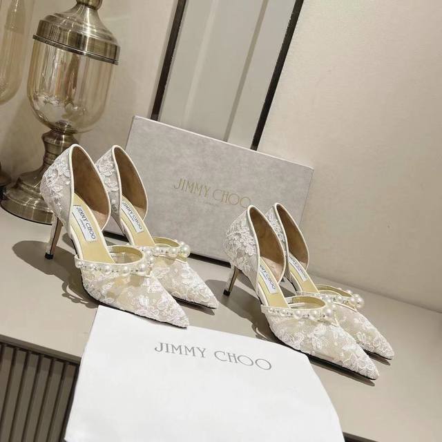 冲量价: Jimmychoo Jc专柜新款珍珠钻女神系列单鞋 绝绝子系列单鞋新品 上脚名媛千金气质 气场全开鞋面 原版定制珍珠漆皮跟鞋 内里 特定羊皮里大底: