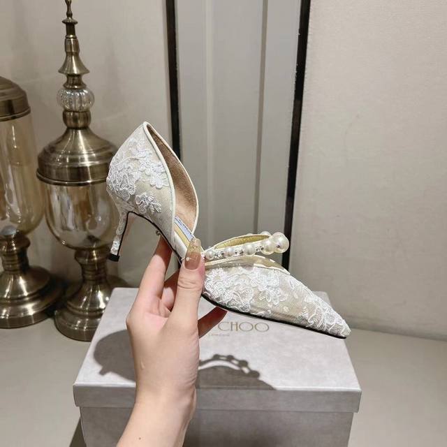 冲量价: Jimmychoo Jc专柜新款珍珠钻女神系列单鞋 绝绝子系列单鞋新品 上脚名媛千金气质 气场全开鞋面 原版定制珍珠漆皮跟鞋 内里 特定羊皮里大底: