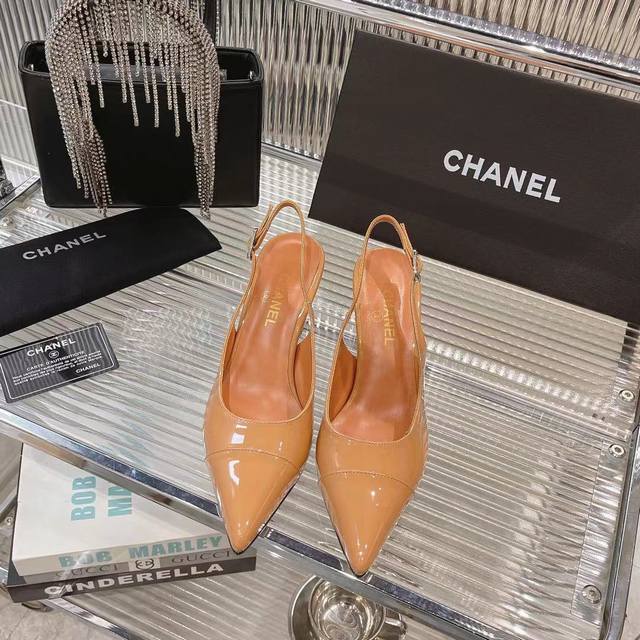 冲量价: Chanel香奈儿2024早春新款 优雅又美貌的顶级版本 你就能拥有这款来自chanel 香奈儿 的顶级版本2024早春新款鞋子 没错 你没有听错 就