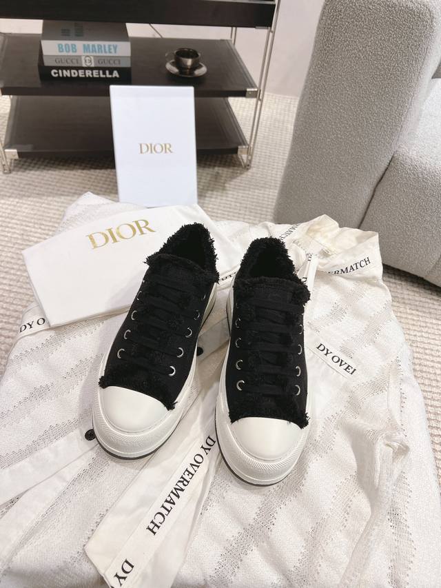 出厂价 Dior 2024迪奥walk N系列 厚底流须帆布鞋 休闲运动鞋这款 Walk N Dior 厚底运动鞋是一款时尚单品 提升该系列的格调 Obliqu
